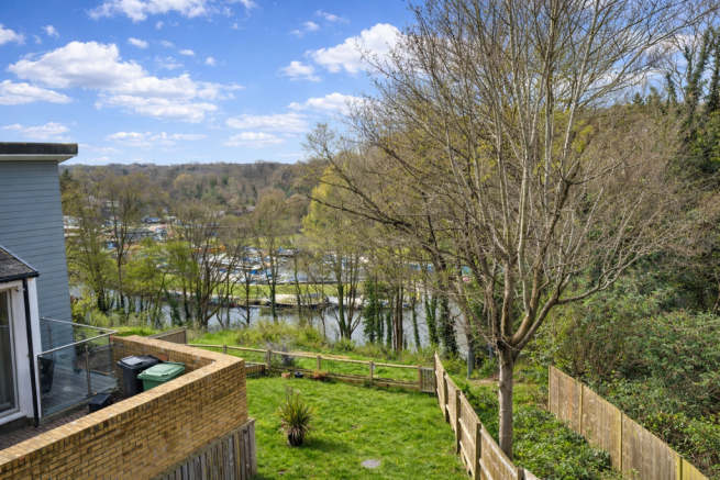 3 bed property, in Moorings Reach, £575,000