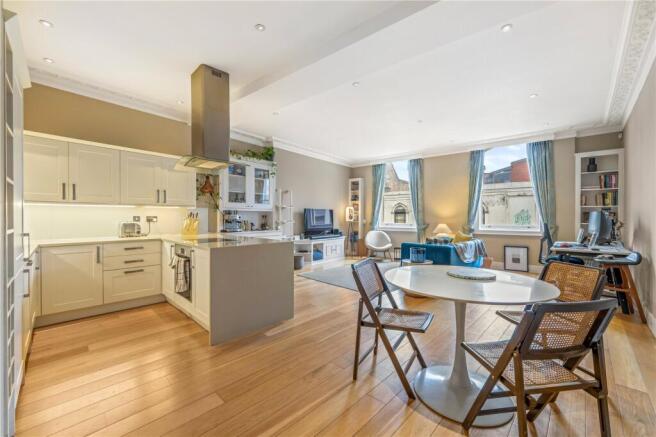 1 bed property, in The Quadrant, £700,000