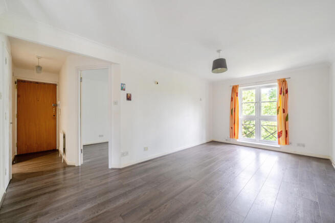 1 bed property, in Underhill Road, £275,000