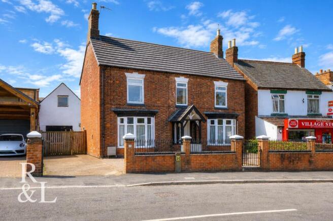 4 bed property, in Lullington Road, £400,000