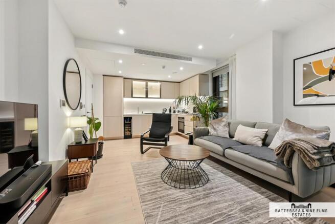 2 bed property, in Fitzroy House, £800,000