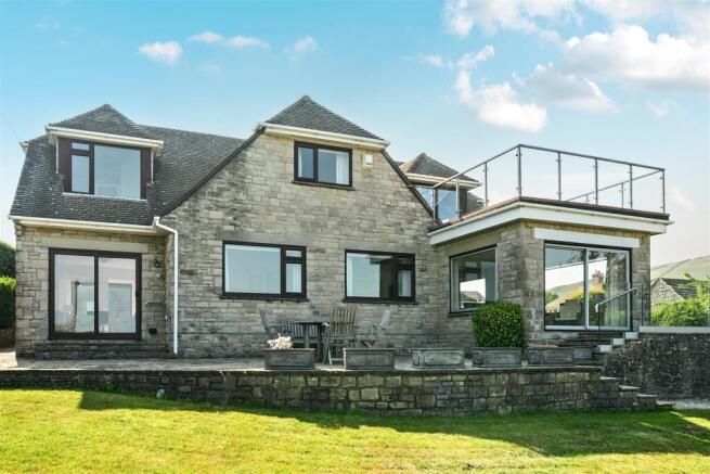 4 bed property, in Bay Crescent, £1,150,000
