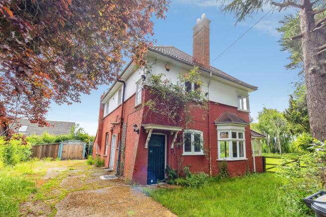3 bed property, in Station Road, £550,000