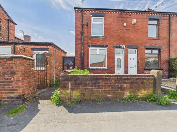 2 bed property, in Tunstall Lane, £120,000