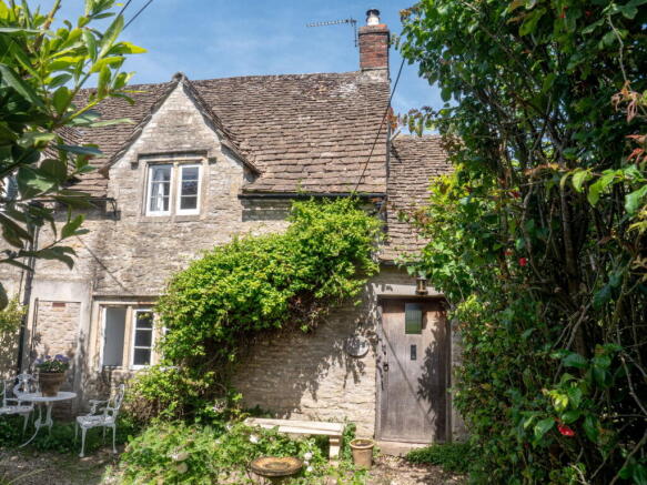 3 bed property, in The Butts, £450,000