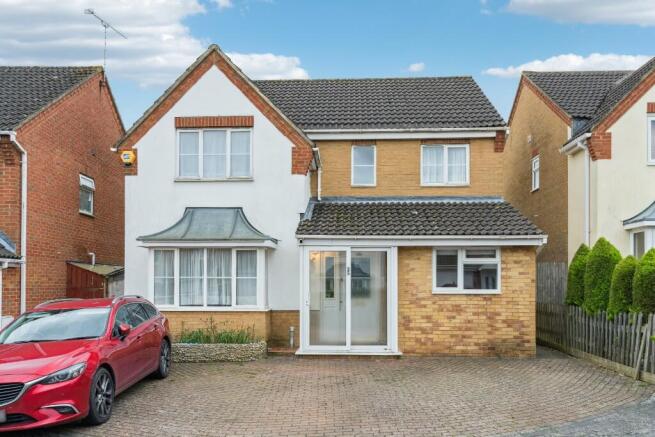 4 bed property, in Sparrow Drive, £500,000