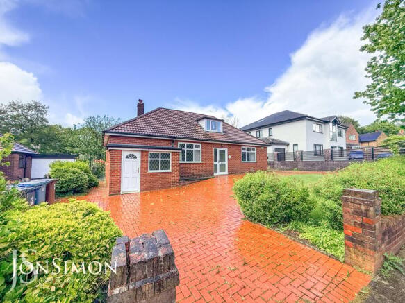 3 bed property, in West Drive, £400,000