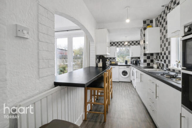 3 bed property, in Hartop Road, £200,000