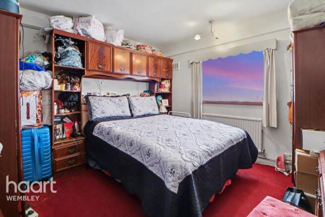2 bed property, in Besant Road, £340,000
