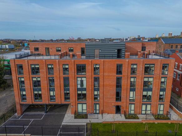 2 bed property, in 156 Richmond Row, £235,000