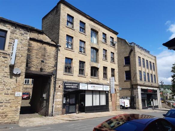 9 bed property, in Queens Court, £400,000