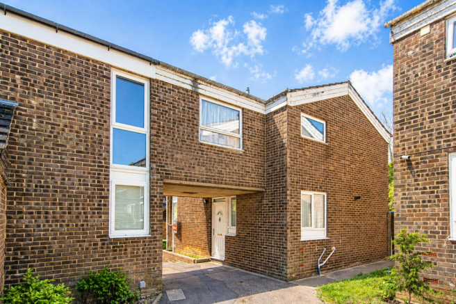 4 bed property, in Shelley Road, £190,000