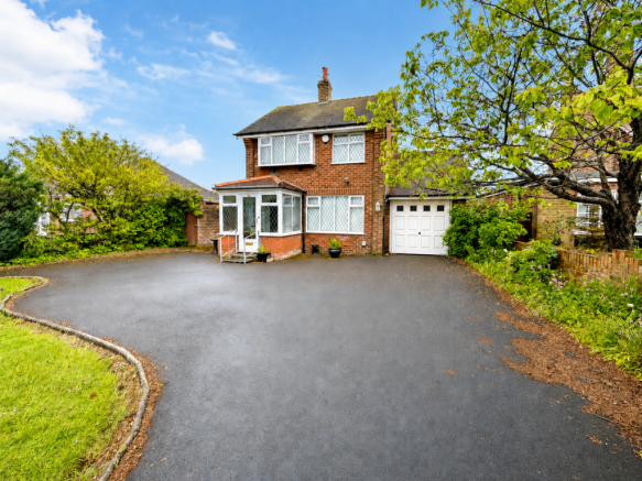 3 bed property, in Broadway, £200,000