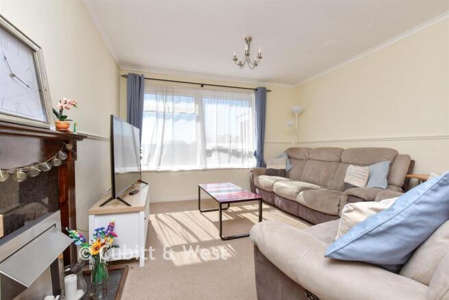 2 bed property, in Pound Road, £325,000