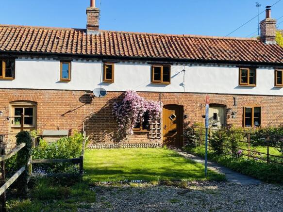 2 bed property, in Sustead Lane Cottages, £200,000