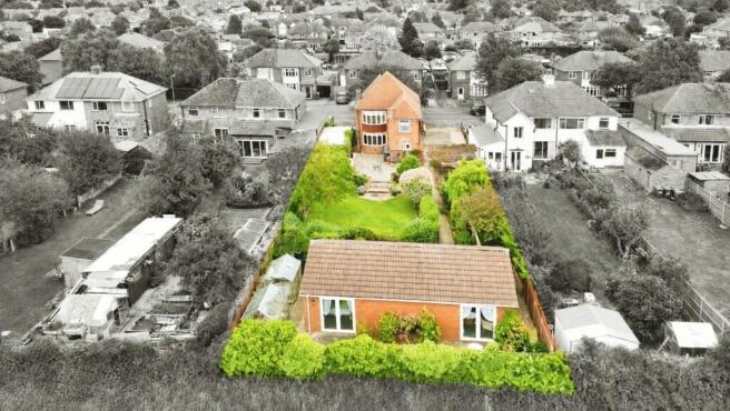 4 bed property, in North Parade, £350,000
