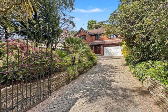 5 bed property, in Queens Park Avenue, £920,000