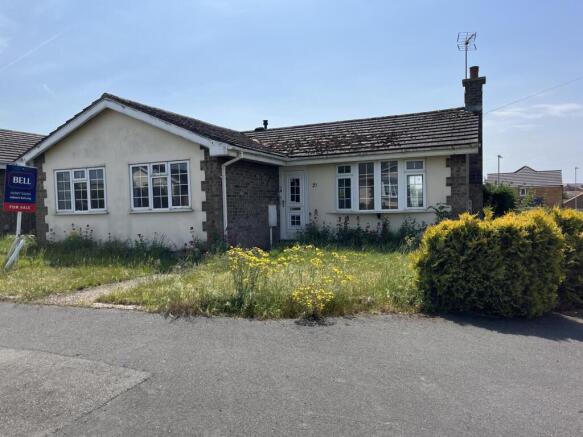 3 bed property, in 21 Banovallum Gardens, £185,000