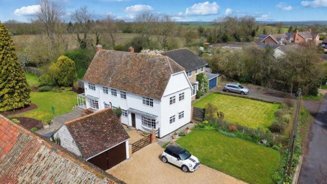 4 bed property, in Pound Green, £850,000