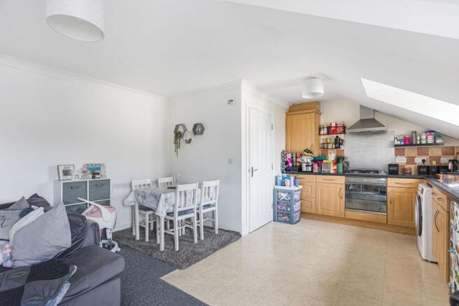 2 bed property, in Elgar Close, £155,000