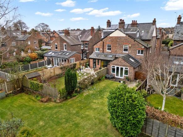 4 bed property, in Broom Road, £987,500