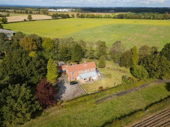 5 bed property, in Warthill, £875,000