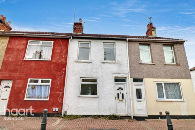 2 bed property, in North Street, £210,000