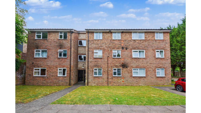 1 bed property, in 80 Aysgarth Close, £80,000