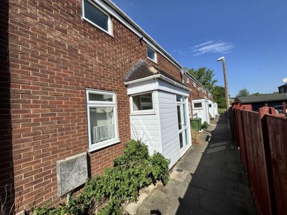 3 bed property, in Frankton Close, £135,000