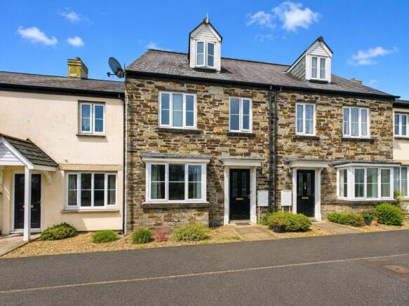 3 bed property, in Treclago View, £230,000
