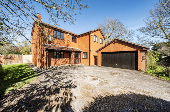 4 bed property, in Old Bristol Road, £680,000