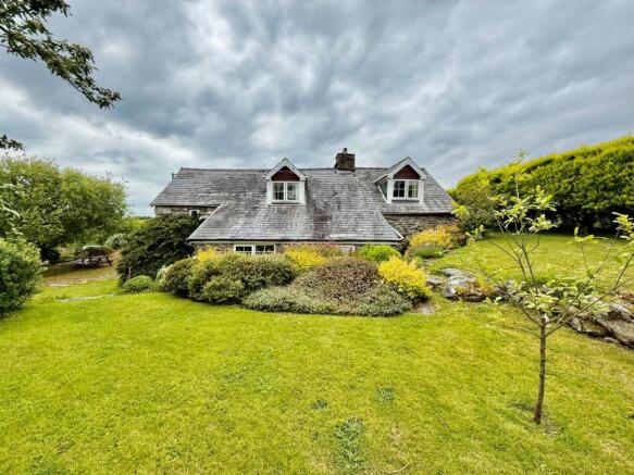 4 bed property, in Tyddyn Siocyn, £299,000