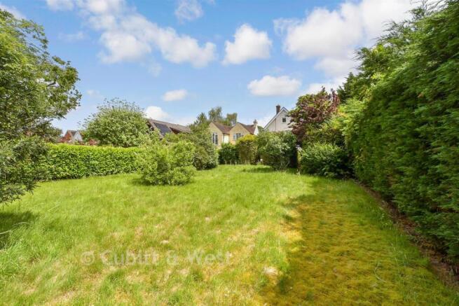 3 bed property, in Nuthurst Avenue, £700,000