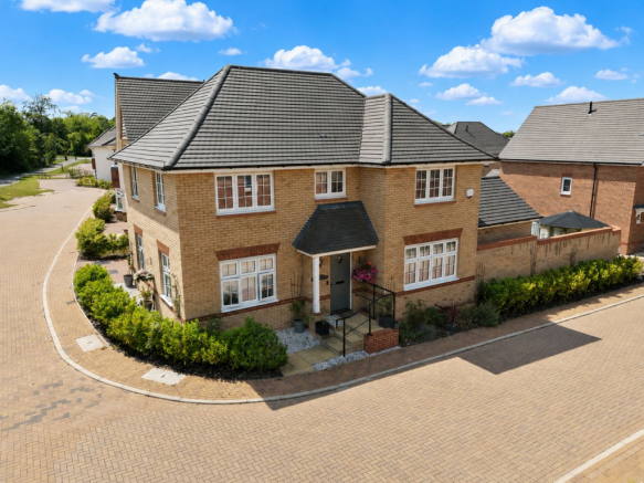 4 bed property, in Cornish Close, £675,000