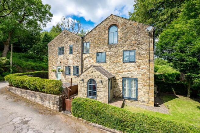 5 bed property, in Two Brooks Lane, £750,000