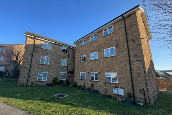2 bed property, in 38 Aubries, £100,000