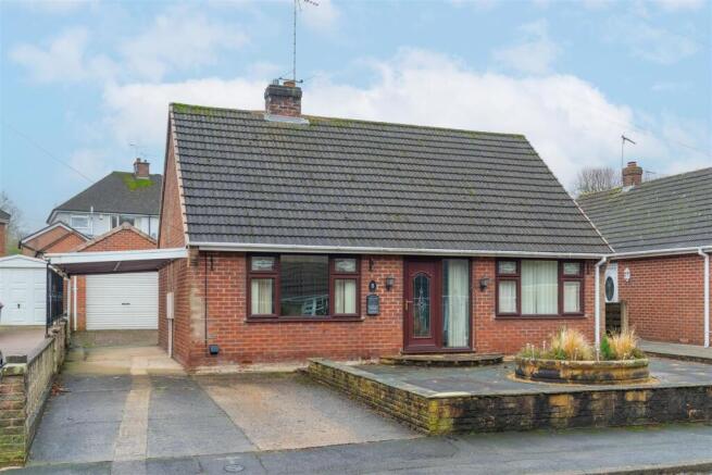 2 bed property, in Sylvan Drive, £295,000