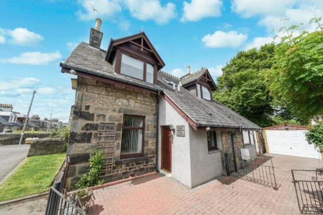 3 bed property, in Castleblair Lodge, £272,500