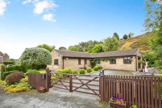 4 bed property, in Ogden Crescent, £450,000