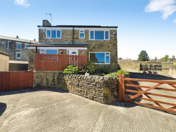 4 bed property, in Chapel Walk, £400,000
