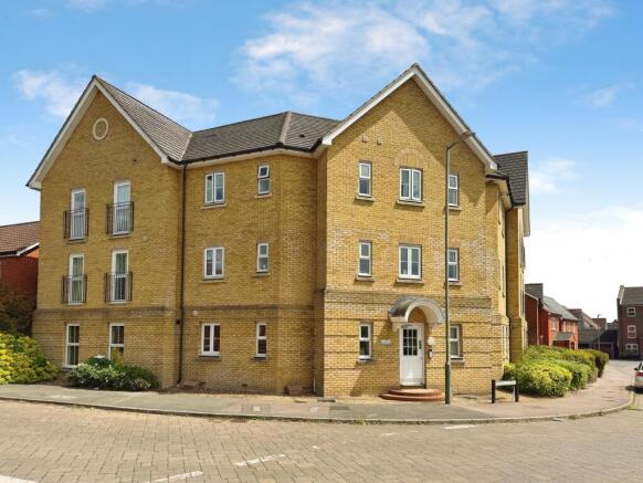 2 bed property, in Mendip Way, £240,000