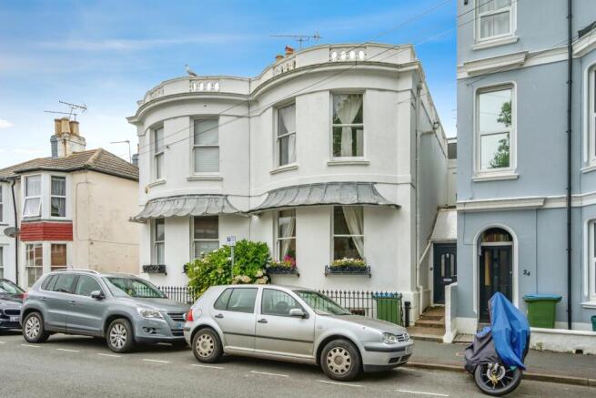 4 bed property, in Glamis Street, £385,000