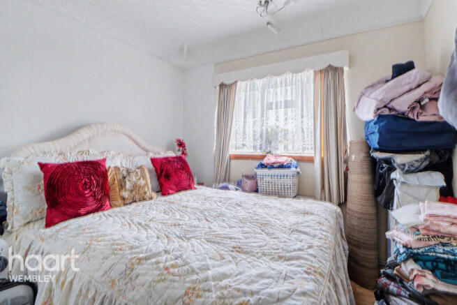 2 bed property, in Besant Road, £340,000