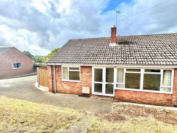 2 bed property, in Rectory Road, £279,950