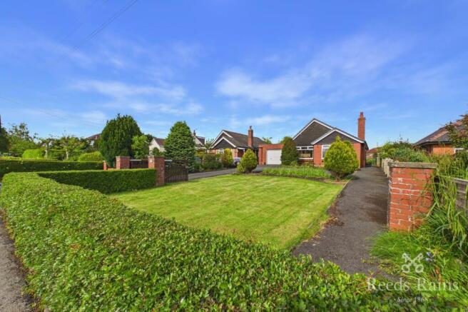 2 bed property, in Lancaster Road, £375,000