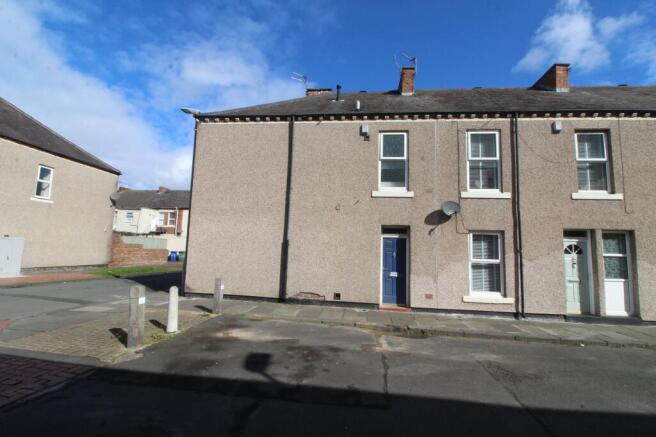 1 bed property, in Salisbury Street, £45,000