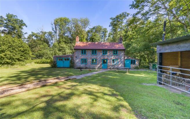 2 bed property, in Alby Hill, £495,000