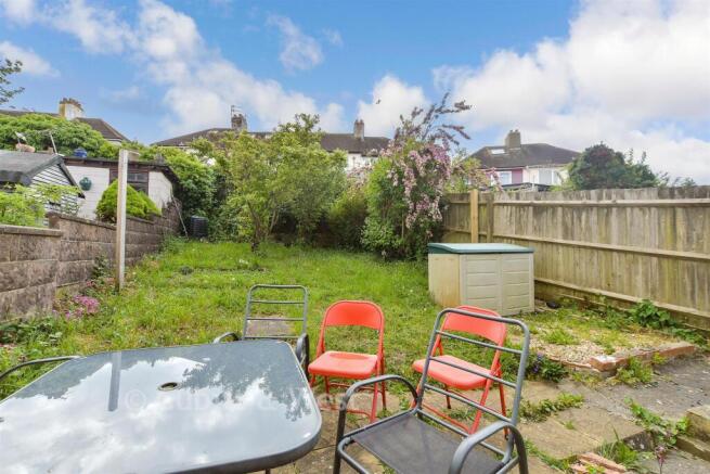 5 bed property, in Widdicombe Way, £350,000