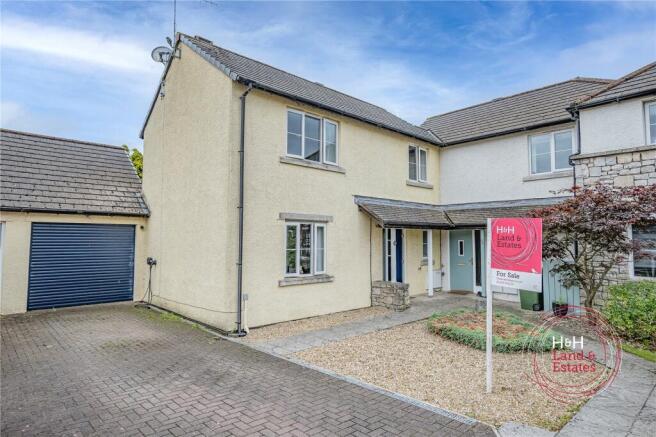 3 bed property, in 94 Pear Tree Park, £335,000