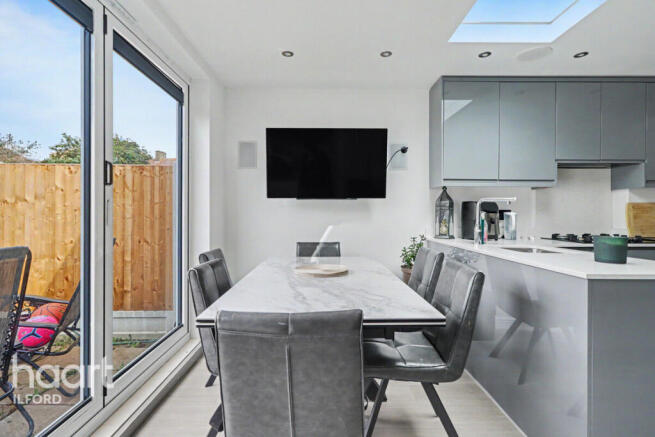 3 bed property, in Valence Avenue, £465,000